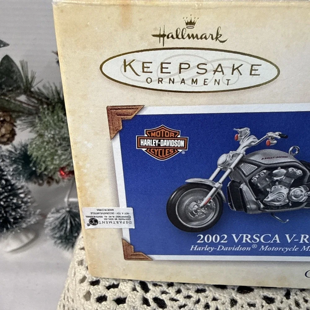 HALLMARK KEEPSAKE Harley-Davidson 2002 VRSCA V-Rod 2004 Christmas Ornament MIB
